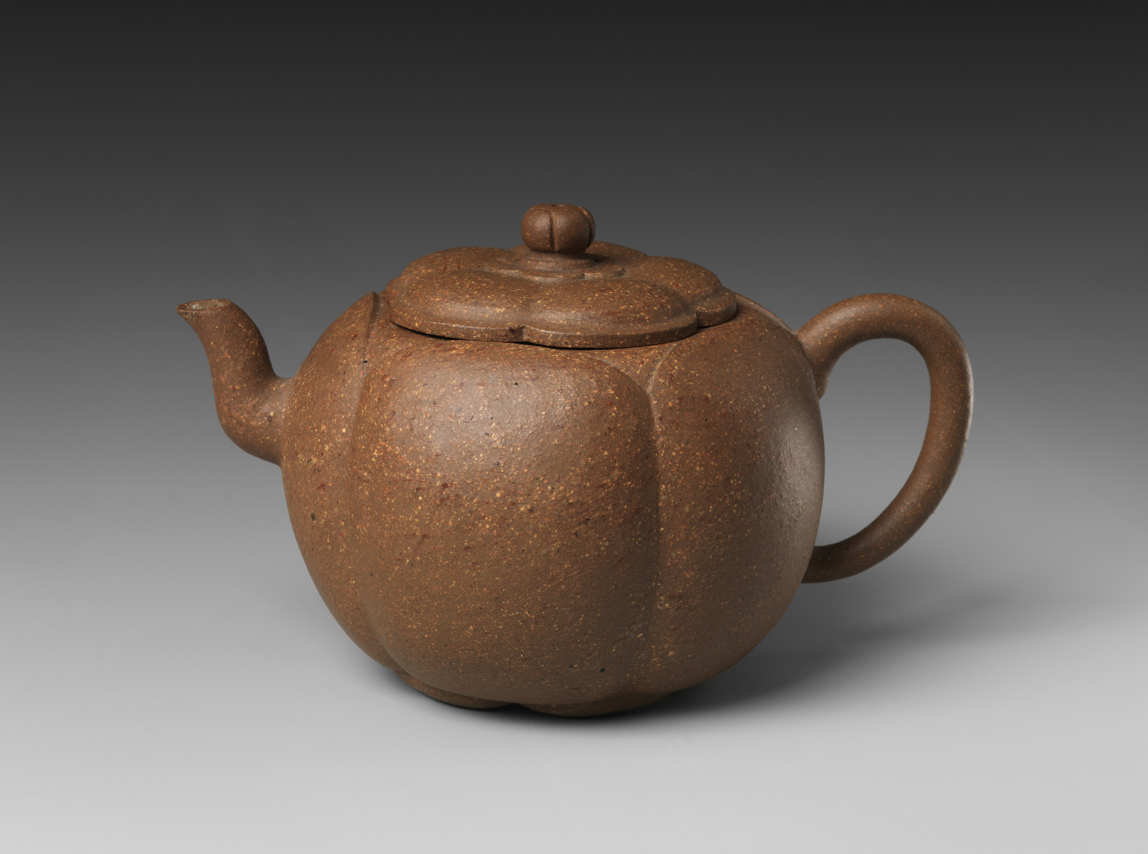 Historic Yixing zisha teapot by Shi Dabin